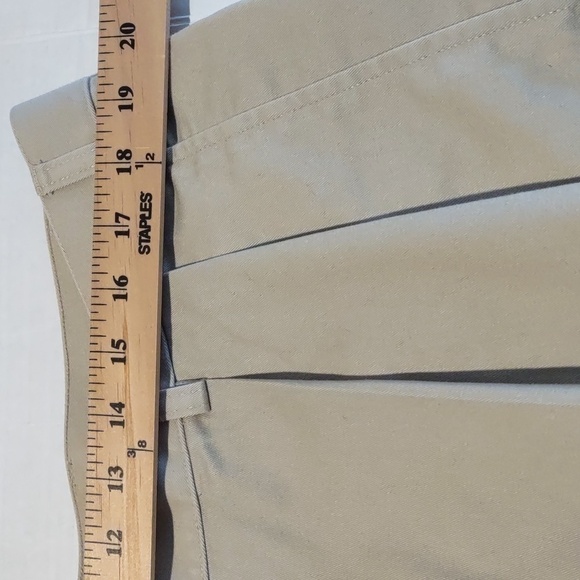 Jos A Bank Khaki Chino Style Men's Shorts - Picture 3 of 6